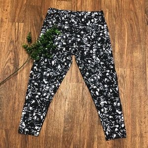 WHBM Black Cropped Leggings w/ White Floral print